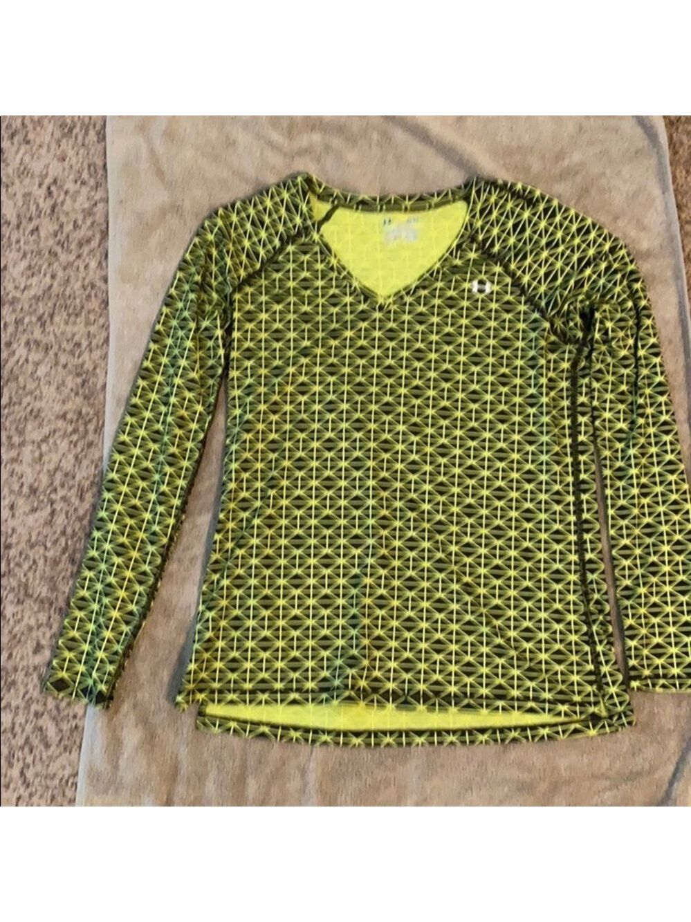 UNDER ARMOR LG FITTED NEON YELLOW AND BLACK  XX